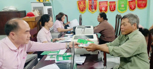 Ngân hàng Chính sách Xã hội Phước Long đẩy mạnh giải ngân vốn vay cho học sinh, sinh viên có hoàn cảnh khó khăn và sinh viên STEM tại điểm giao dịch Thác Mơ