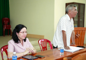 Tỉnh ủy viên, Bí thư Đảng ủy phường Phước Long Nguyễn Thị Hương Giang dự sinh hoạt Chi bộ khu phố Phước Yên