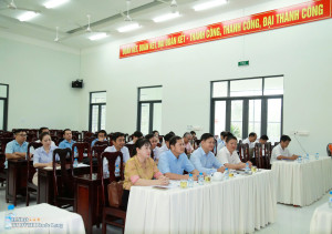 Lãnh đạo UBND phường Phước Long làm việc với UBND phường Phước Bình về việc giải quyết các khó khăn, vướng mắc trong việc bàn giao tài sản,  công việc từ UBND thị xã Phước Long (cũ)