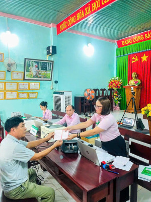 GỬI TIẾT KIỆM TẠI NGÂN HÀNG CHÍNH SÁCH XÃ HỘI, TẠO THÓI QUEN TIẾT KIỆM CHO NGƯỜI CÓ THU NHẬP THẤP