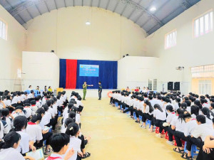 HỘI LHPN PHƯỜNG PHƯỚC LONG PHỐI HỢP TRUYỀN THÔNG KỸ NĂNG PHÒNG, CHỐNG ĐUỐI NƯỚC CHO HỌC SINH