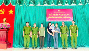 CÔNG AN PHƯỜNG PHƯỚC LONG TỔ CHỨC LỄ NHẬN CON NUÔI THEO CHƯƠNG TRÌNH “CON NUÔI CÔNG AN XÃ”