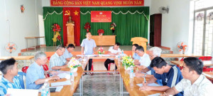 UVBTV Đảng ủy, Phó Chủ tịch UBND phường Đạng Xông Pha dự sinh hoạt kiểm điểm đảng viên cuối năm tại Chi bộ khu phố Hưng Lập