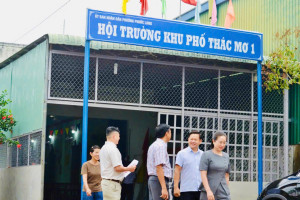 PHƯỜNG PHƯỚC LONG KIỂM TRA CÔNG TÁC TUYÊN TRUYỀN, TRANG TRÍ PHỤC VỤ BẦU CỬ