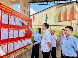 CHỦ TỊCH UBND PHƯỜNG PHƯỚC LONG KIỂM TRA CÔNG TÁC TRIỂN KHAI BẦU CỬ