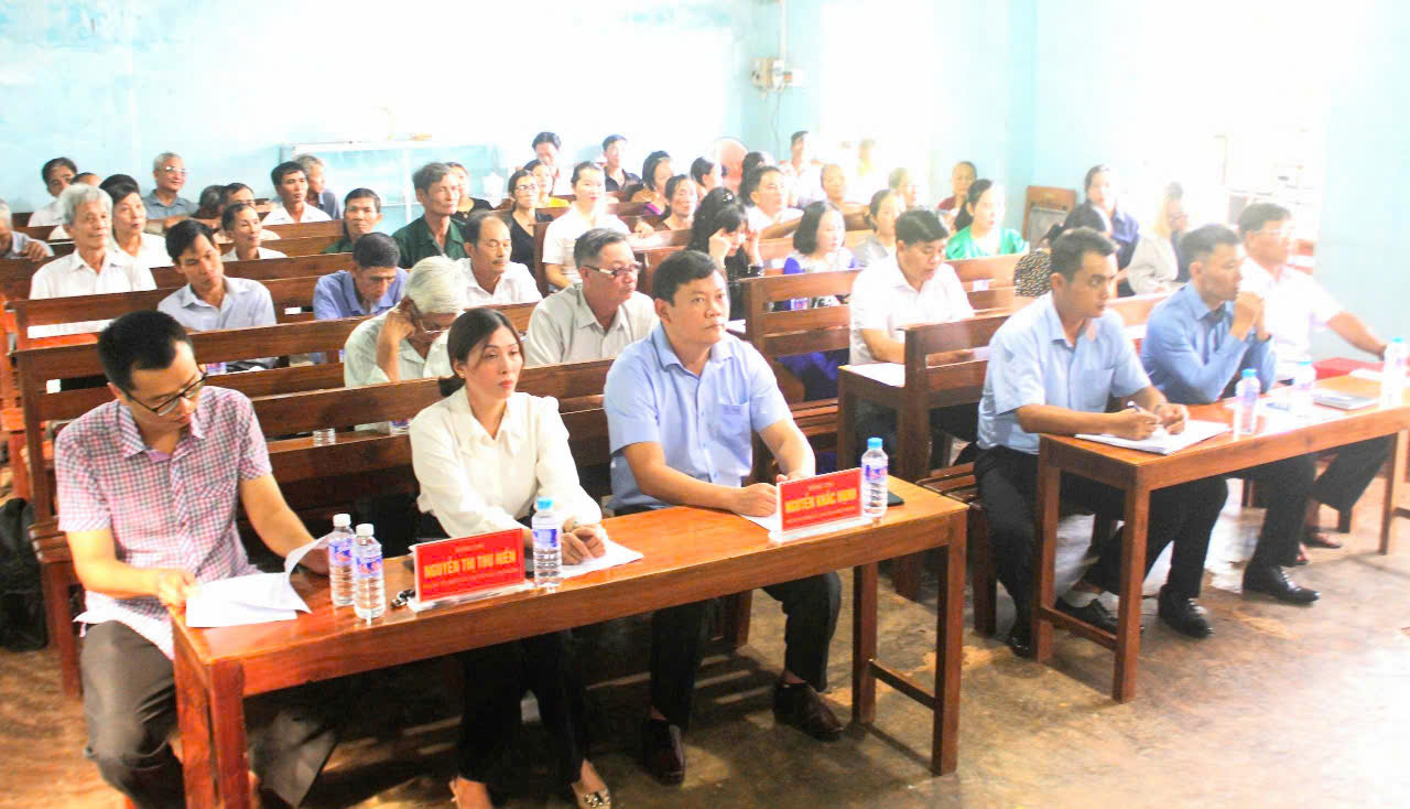 Phó Bí thư Đảng ủy, Chủ tịch UBND phường Phước Long Nguyễn Khắc Hạnh dự Ngày hội Đại đoàn kết toàn dân tộc tại khu phố Thác Mơ 5