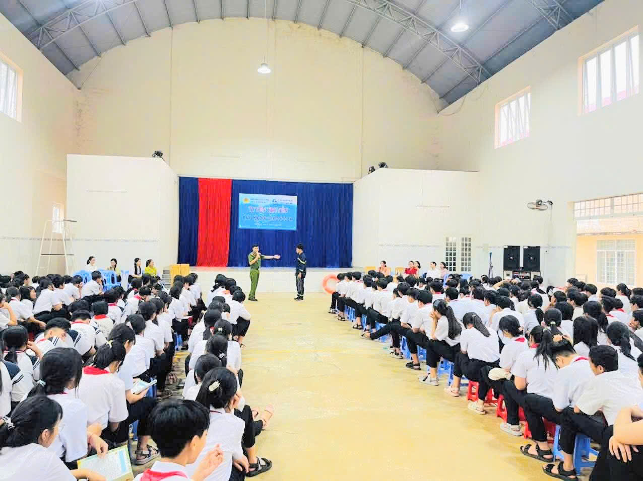HỘI LHPN PHƯỜNG PHƯỚC LONG PHỐI HỢP TRUYỀN THÔNG KỸ NĂNG PHÒNG, CHỐNG ĐUỐI NƯỚC CHO HỌC SINH